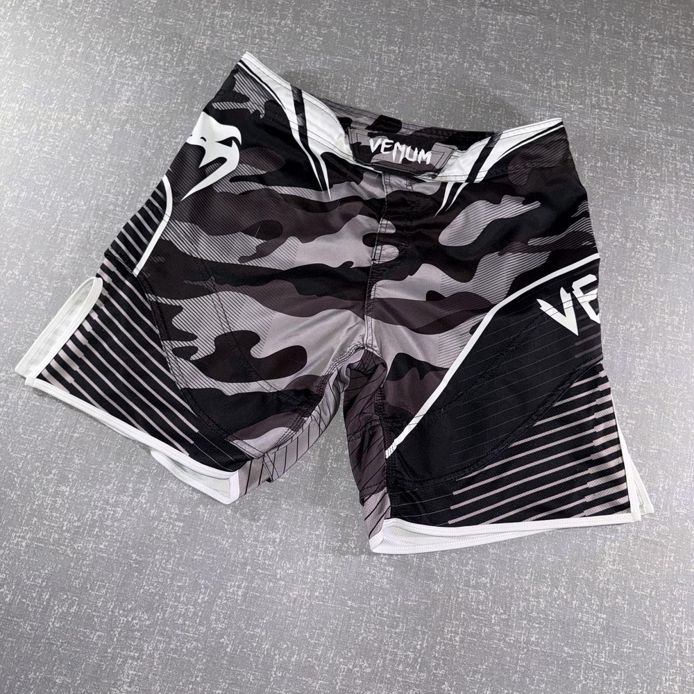 Venum Shorts Mens Medium Black Gray Camo MMA Fight Trunks Training Grappling
